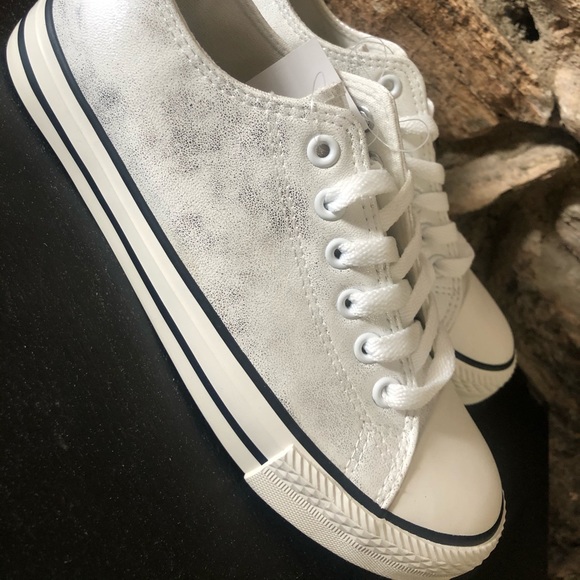 New White Low Top Platform Sneakers – Women’s Size 7 - Picture 5 of 5